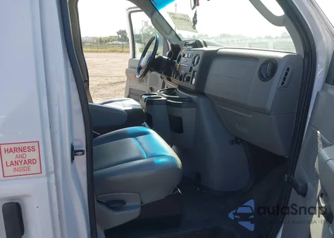 2014 Ford E-350 Super Duty Commercial z USA, uszkodzony, nr VIN 1FDSE3EL2EDB10624